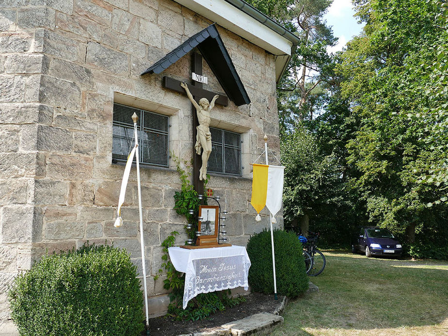 Nachfeier des Mährisch-Neustädter Wachsstockfestes an der Weingartenkapelle (Foto: Karl-Franz Thiede)